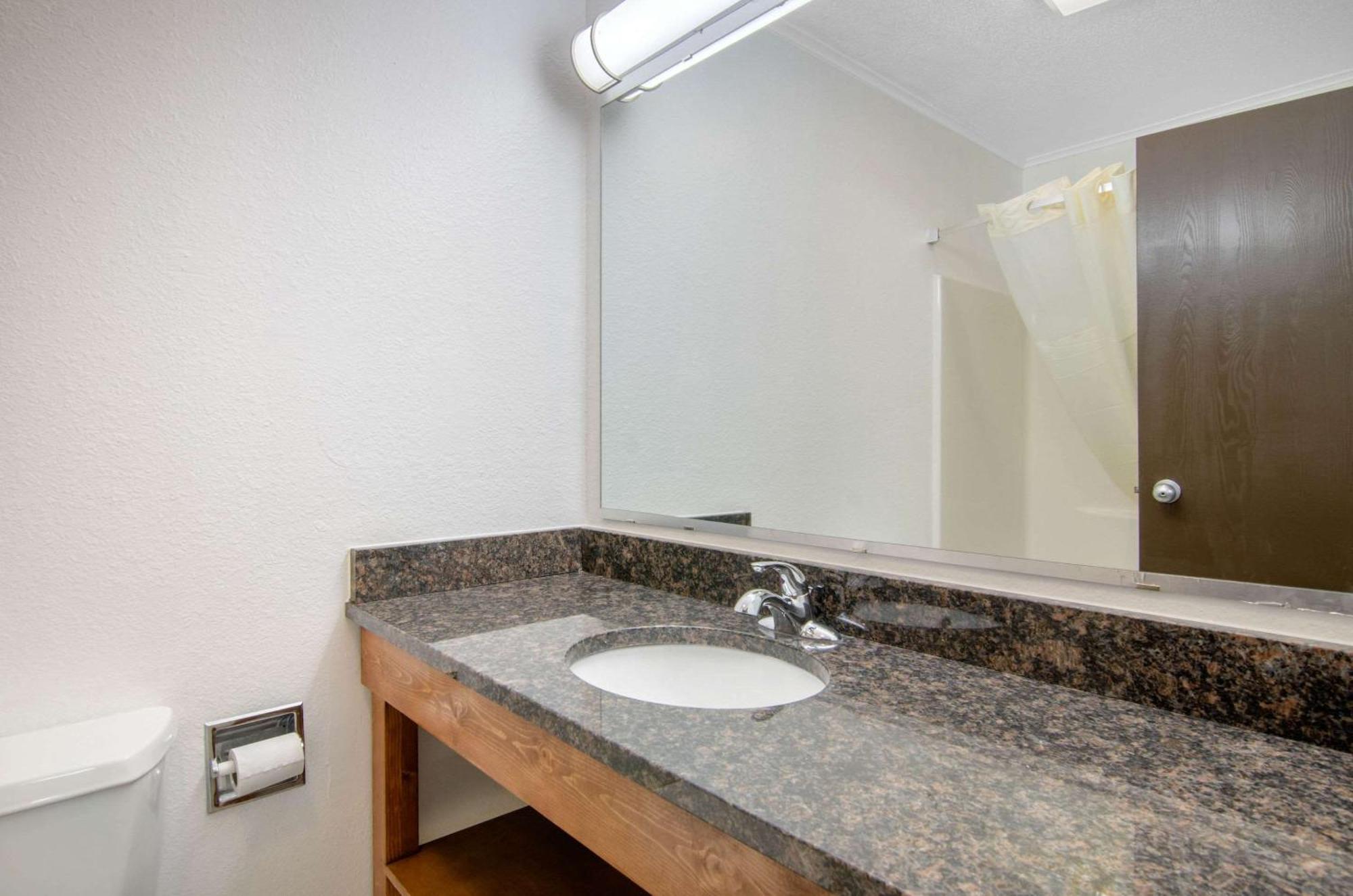 Quality Inn Russell
